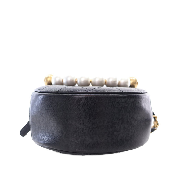 Pre-Loved Chanel Lambskin Pearl Round Clutch On Chain - Picture 4 of 12